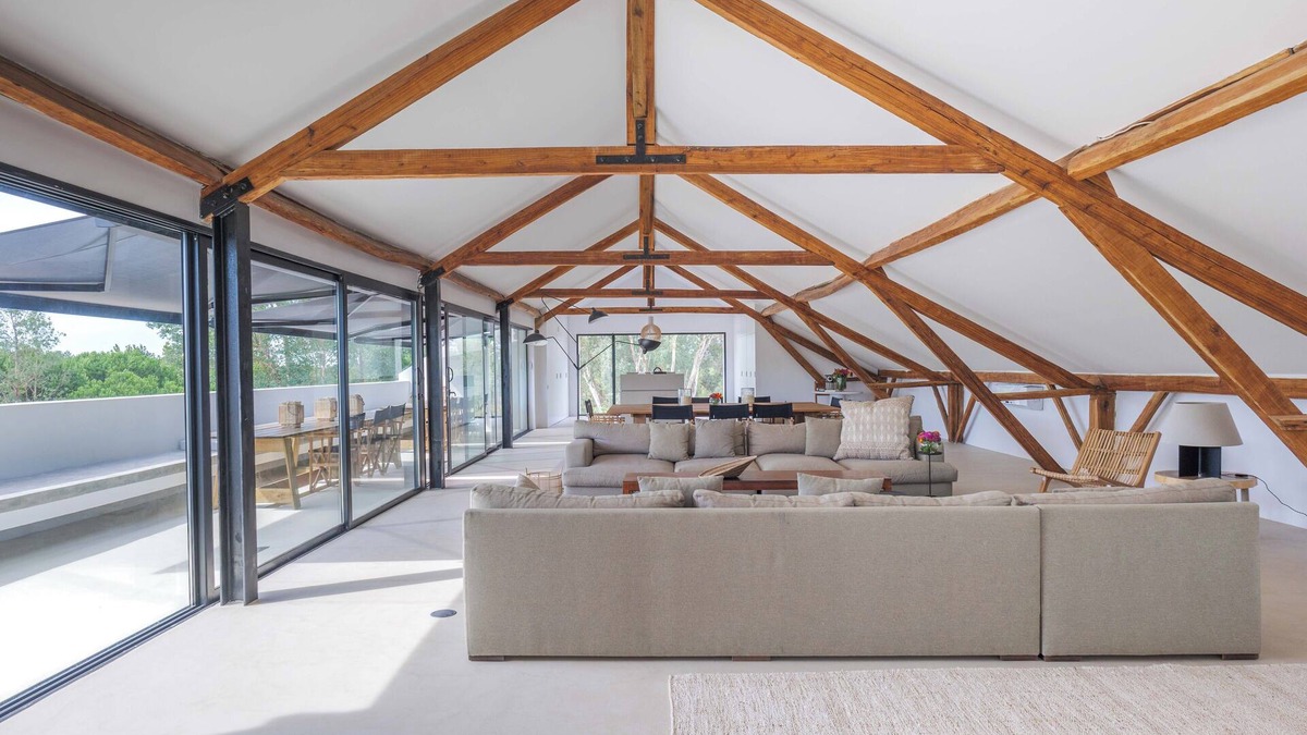 Castelo House | A serene escape between Lisbon and Comporta, close to paradise beaches.