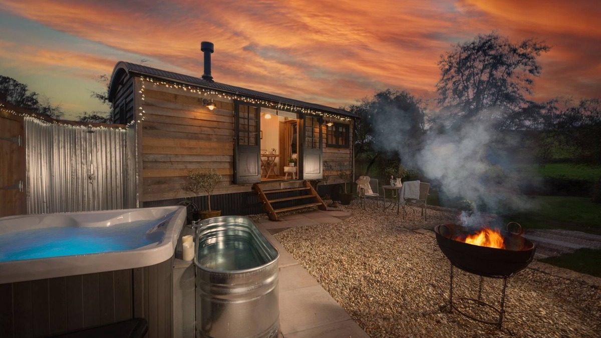 Kenn Cabin | A shepherds hut that sleeps 2 guests in 1 bedroom