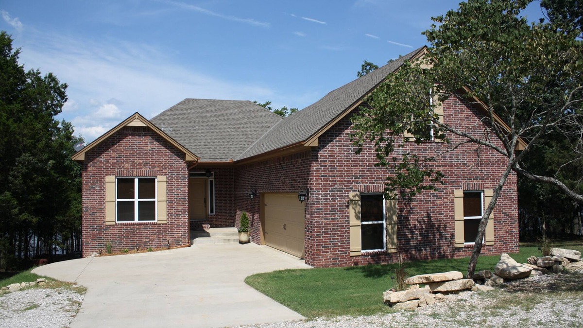 Lost Bridge Village House | *A Shore Thing * A Gorgeous Lakefront Home Steps Away From Beaver Lake