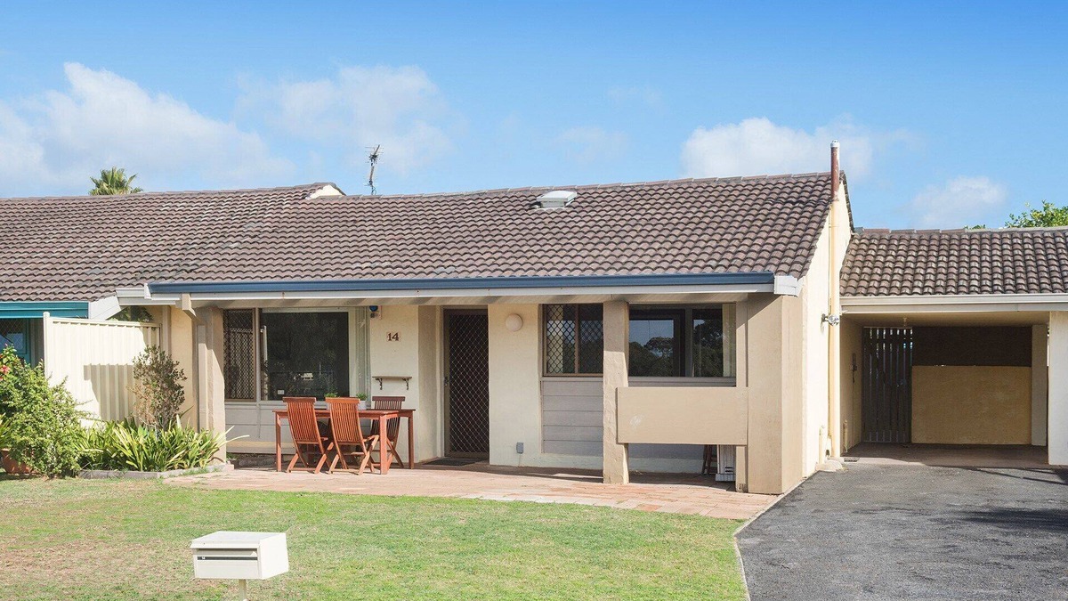 West Busselton Villa | A Shore Thing- Located opposite Busselton Foreshore!