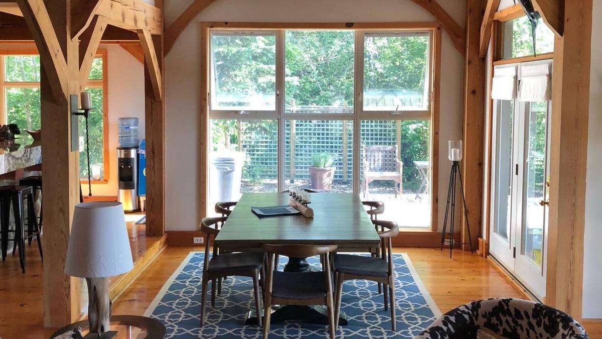 Beaconia Cottage | A shore thing! Spacious lake front get away for any season.