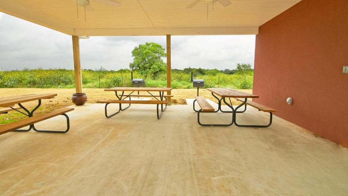 Pleasanton House | A Short Drive Away from La Loma de San Cristobal! 2 Pet-friendly Suites