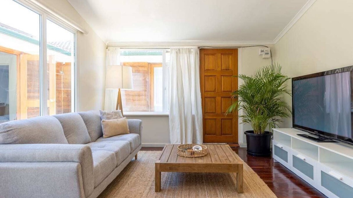 Kallaroo House | A short trip to the beach - Self Contained.