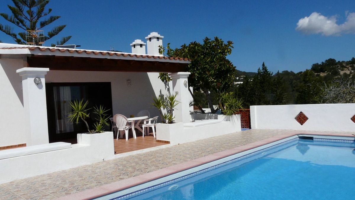 Sant Josep de sa Talaia Villa | A simple but adequately furnished villa, sea views and air conditioning. WIFI