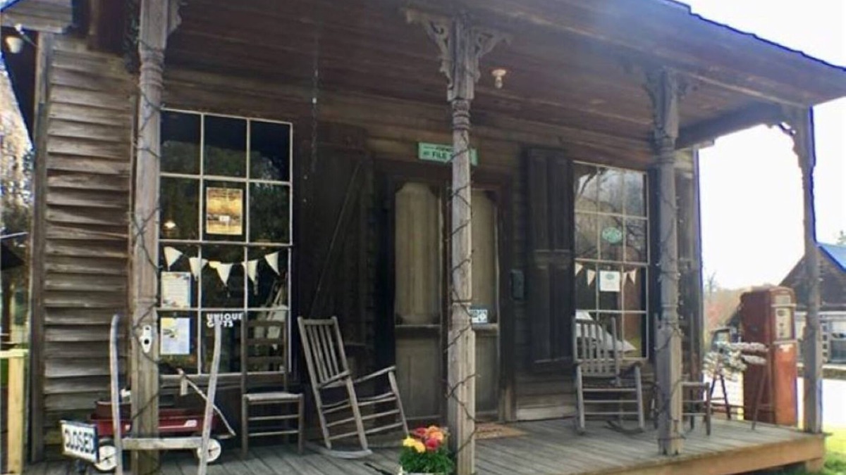 Southmont House | A Simpler Time: Two bedroom apt. above 1906 General Store in Gold Hill NC