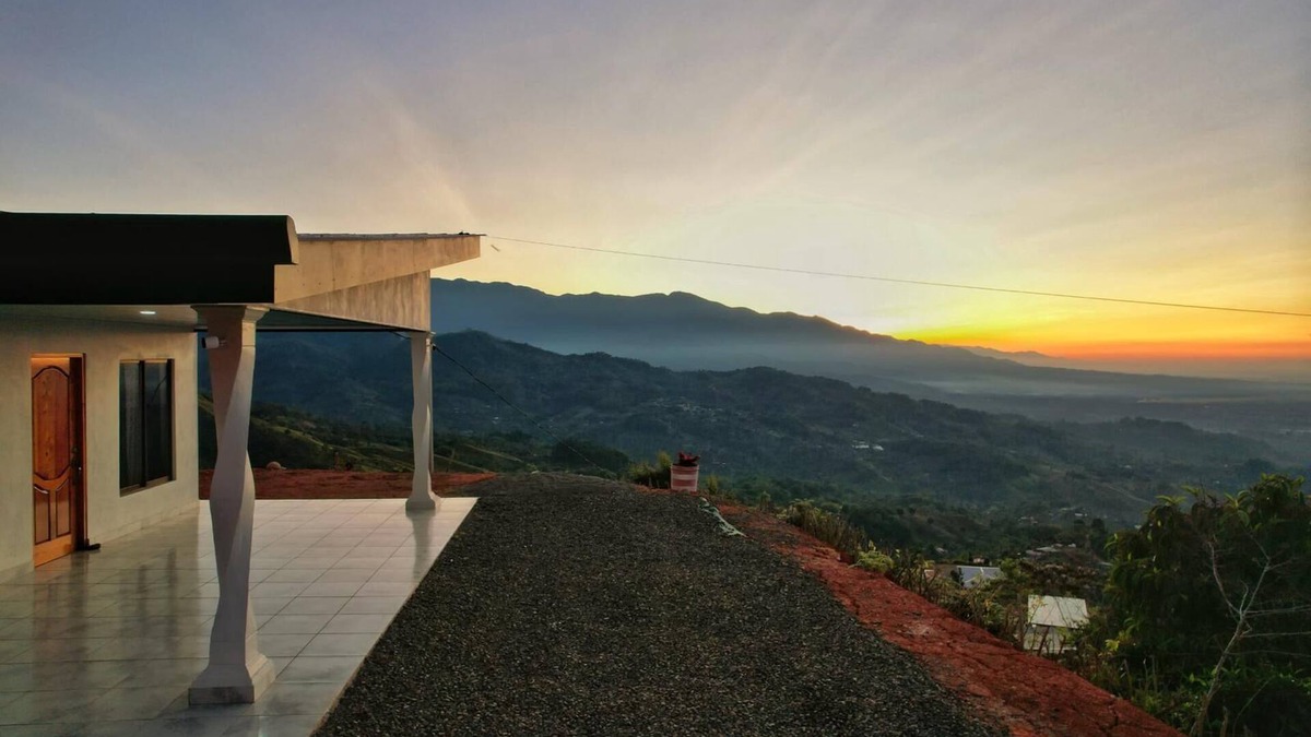 Berlin House | A single-family home w/a serene view. Nonsmoking and pet-friendly environment.