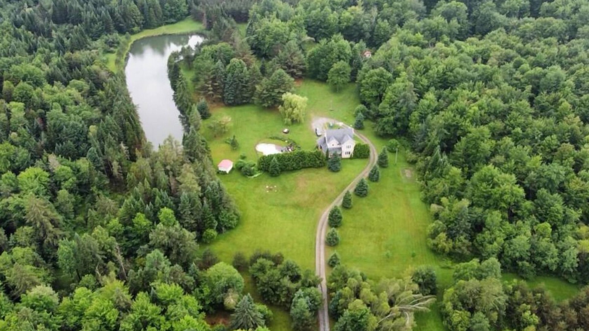 Sainte-Anne-de-la-Rochelle House | A slice of paradise offering you privacy, convenience, and tranquility, with all the amenities you c