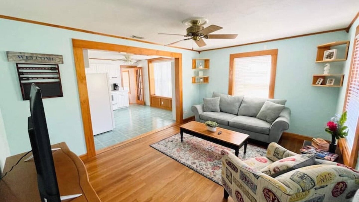 Disston Heights House | A slice of paradise 1/2 btw downtown & beaches ⛱
