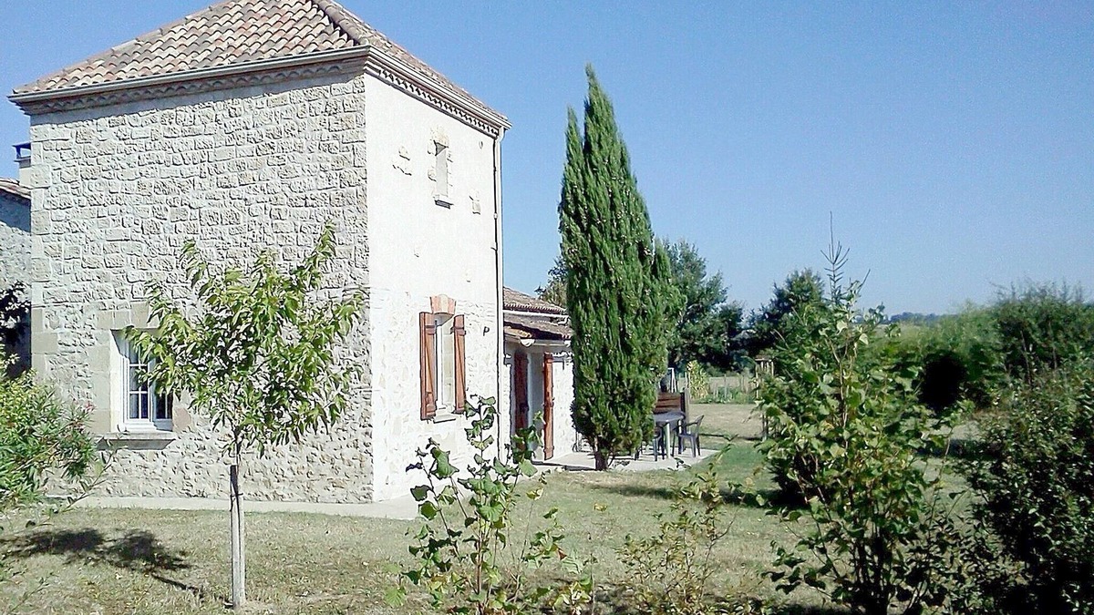 Grateloup-Saint-Gayrand Cottage | A small corner of tranquility with discreet charm