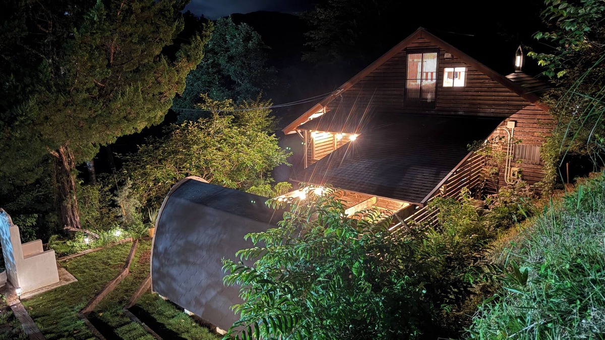 Nakatsugawa Cabin | A small inn with a sauna and a private house for rent in the mountains of a quiet retreat in a town with a samurai road, an inn town of Nakasendo, with the option of barbecuing gibier and bonfires.