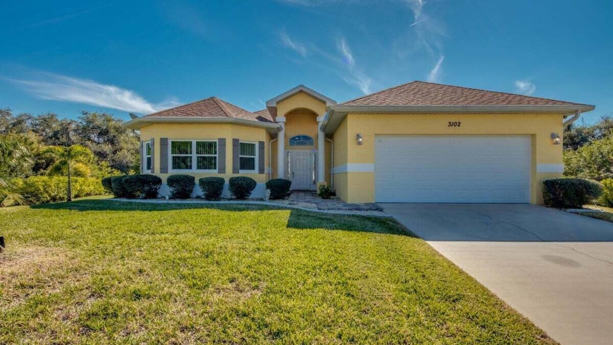 Burnt Store Villa | A spacious 2-bedroom retreat in sunny Cape Coral.