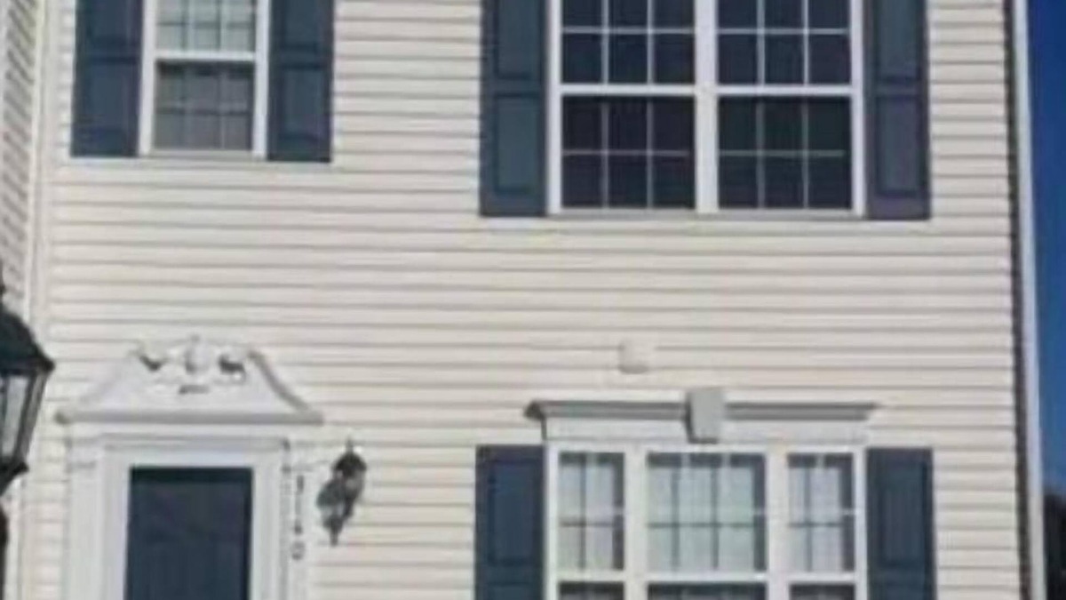 North Chesterfield House | A spacious 3-bedroom townhouse with 2 1/2 baths.
