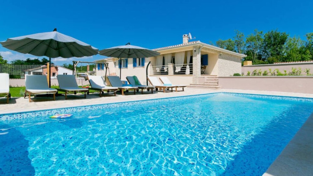 Snasici Villa | A spacious 4 bedroom villa with private pool and sauna