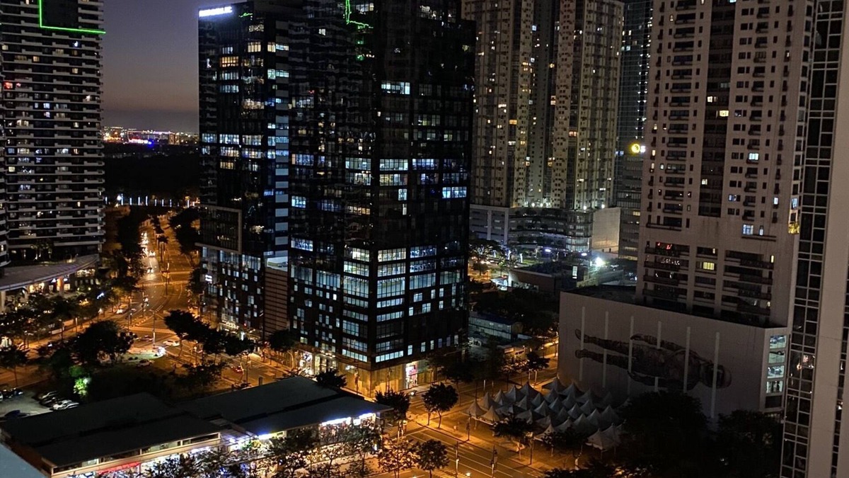 Bonifacio Global City Condo | A spacious and luxury 1BD1BR condo on High Street