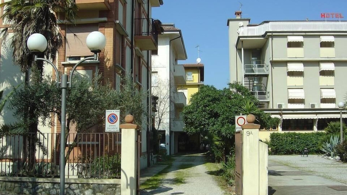Grado Apartment | A spacious apartment with covered car parking 100m from the beach