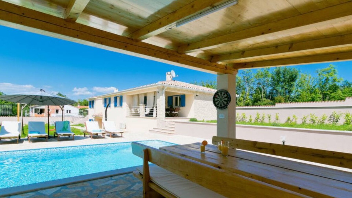 Snasici House | A spacious four-bedroom villa with sauna and private pool