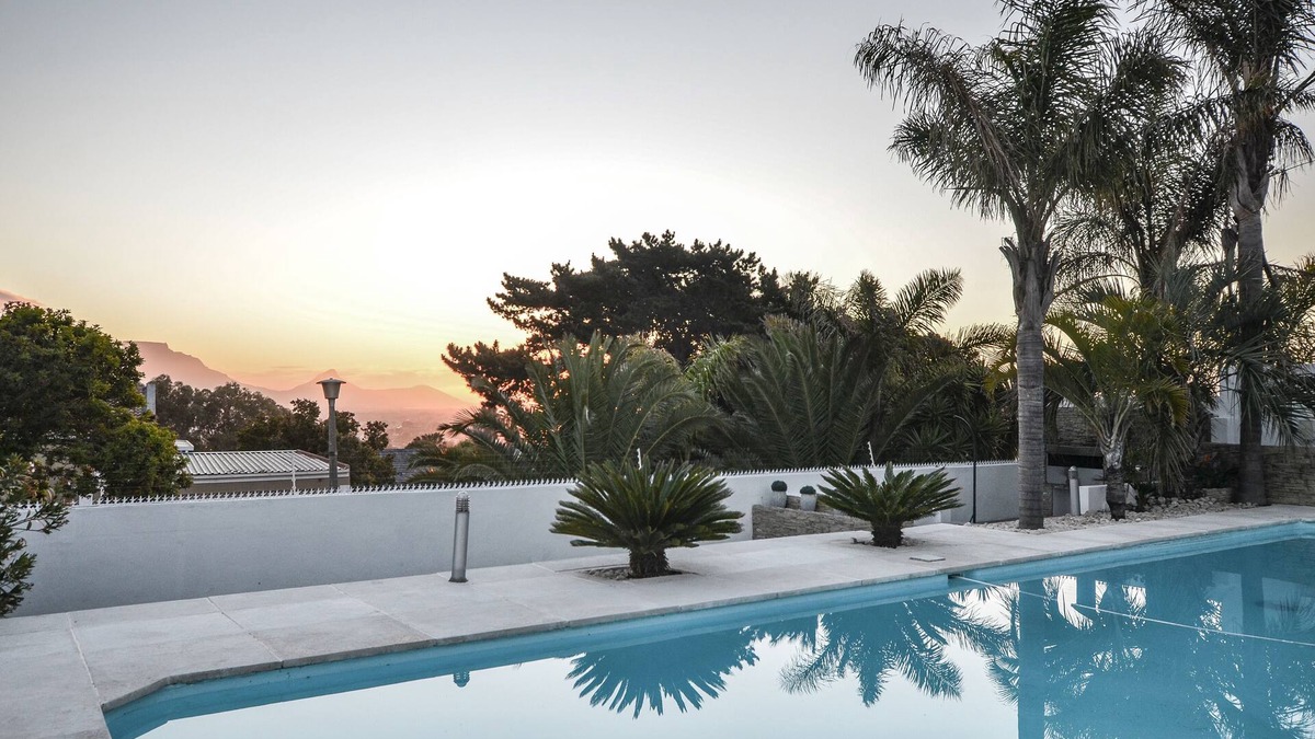 Welgemoed House | A spacious home with breathtaking views over Cape Town and with 8 luxury rooms,.