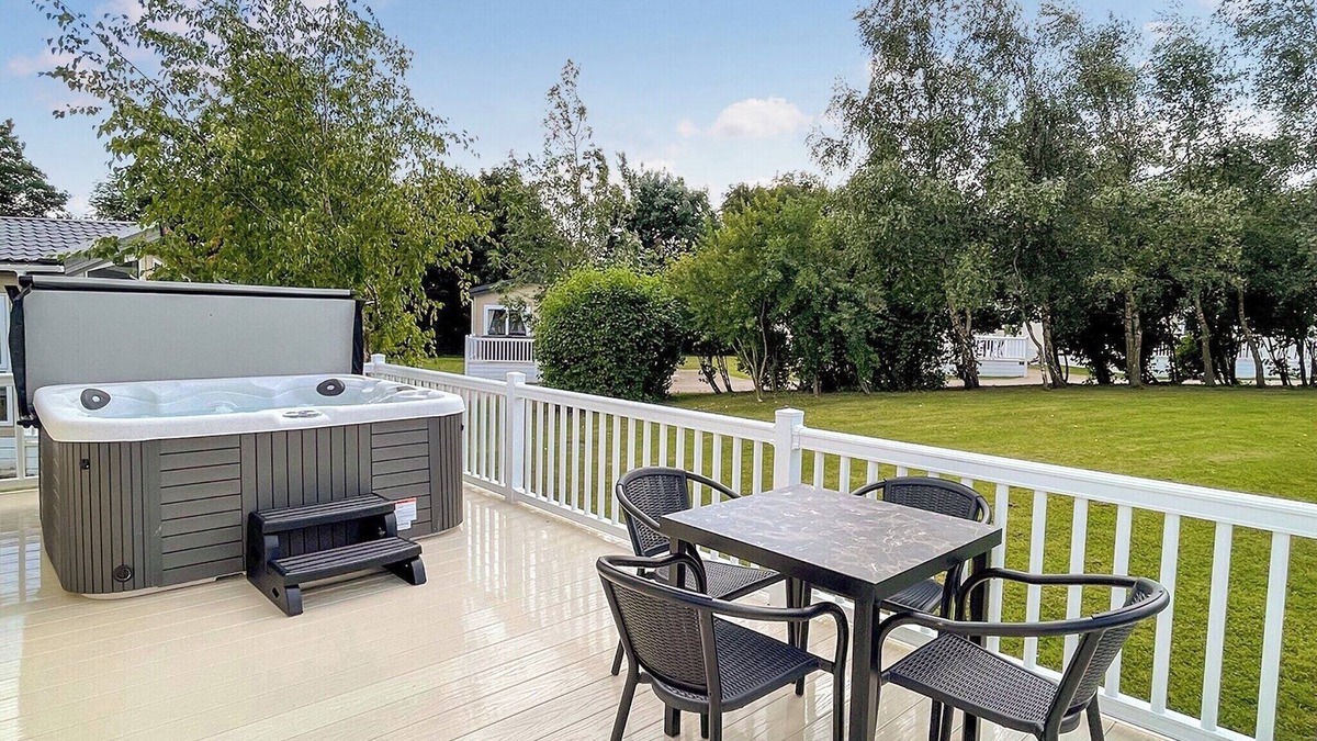 Langham House | A spacious lodge with one master double with en suite shower room.