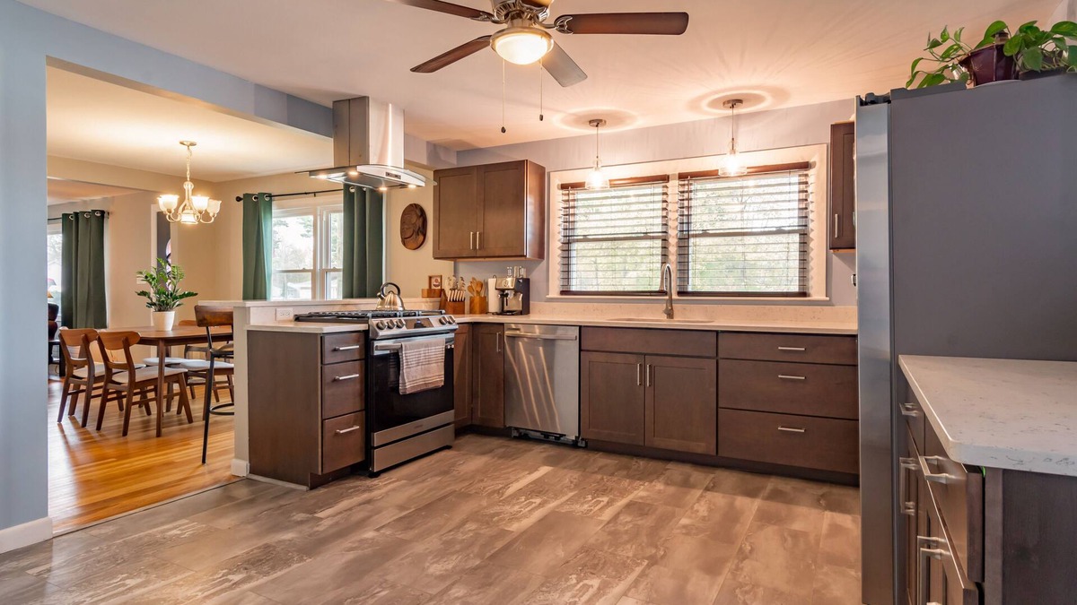 Nashua House | A spacious modern elegant 3 bedroom Ranch, Whole House located in South Nashua.