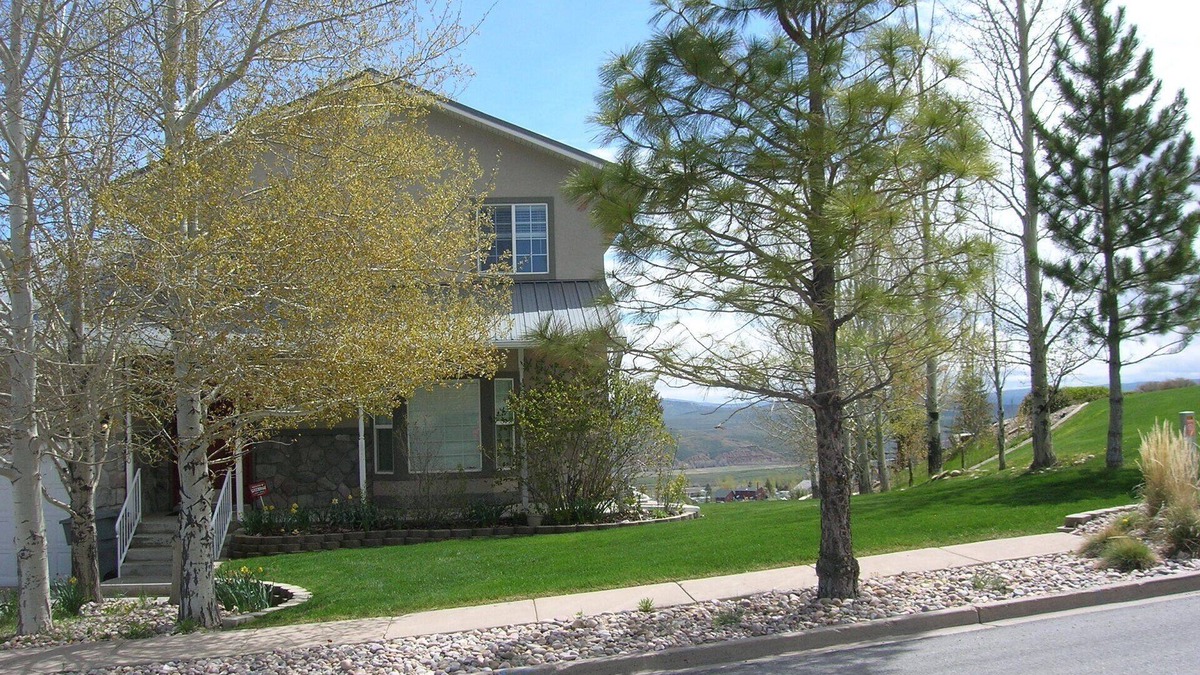 Evanston House | A Spacious Retreat On A Quiet Street