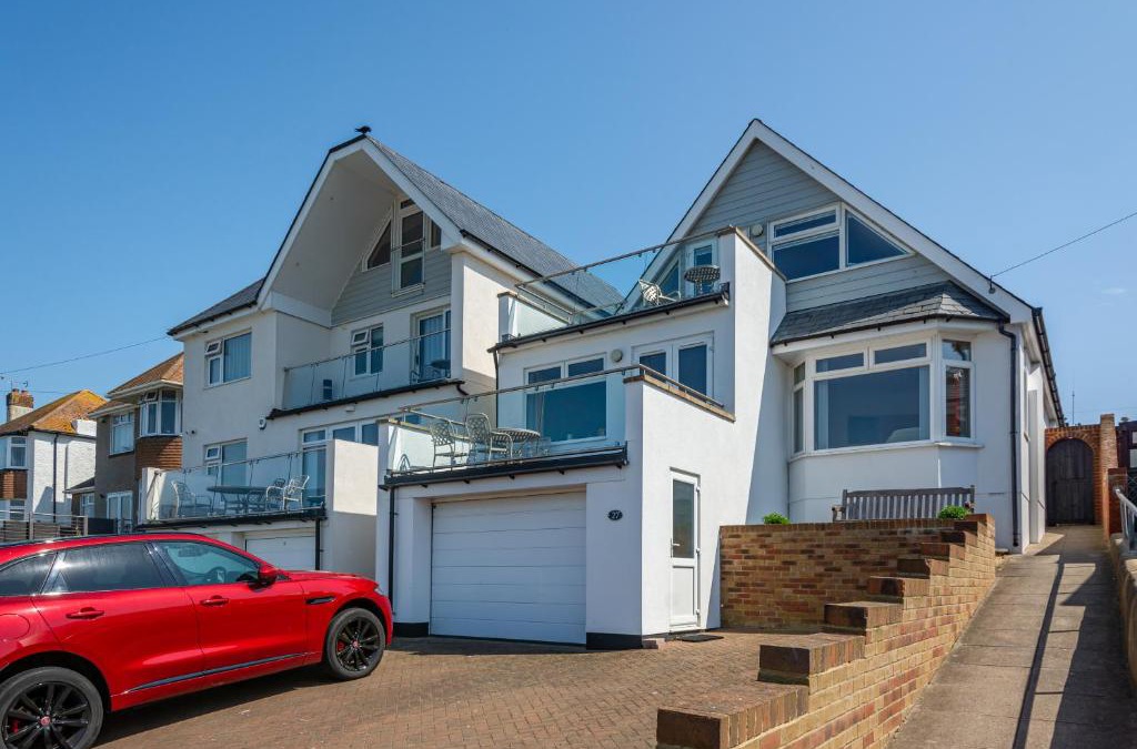 Swalecliffe House | A Spacious Seaside house in Hampton, Herne Bay
