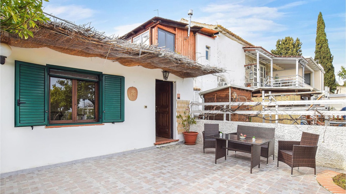 Calalunga-Pietragrande House | A spacious semi-detached house on one of the most suggestive stretches of the Ionian coast of Calabr