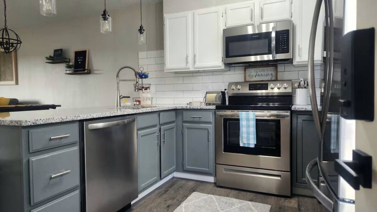 Newton House | A Spacious Townhome in Newton - Unit D