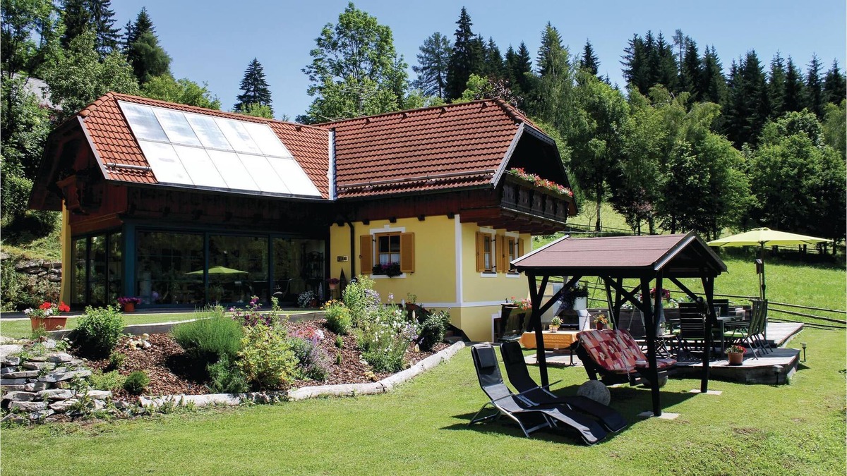 Muehlen House | A special gem is this vacation cottage in Neumarkt in Styria.