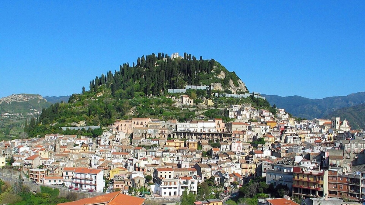 Monforte San Giorgio House | A special stay in our vacation home A Funtana!
