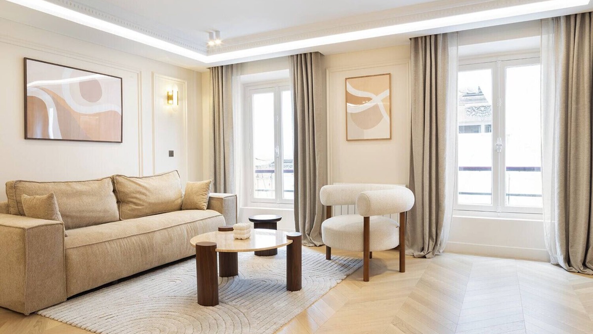 Gaillon Apartment | A Splendid 2-BR/2BA with Services in Opéra