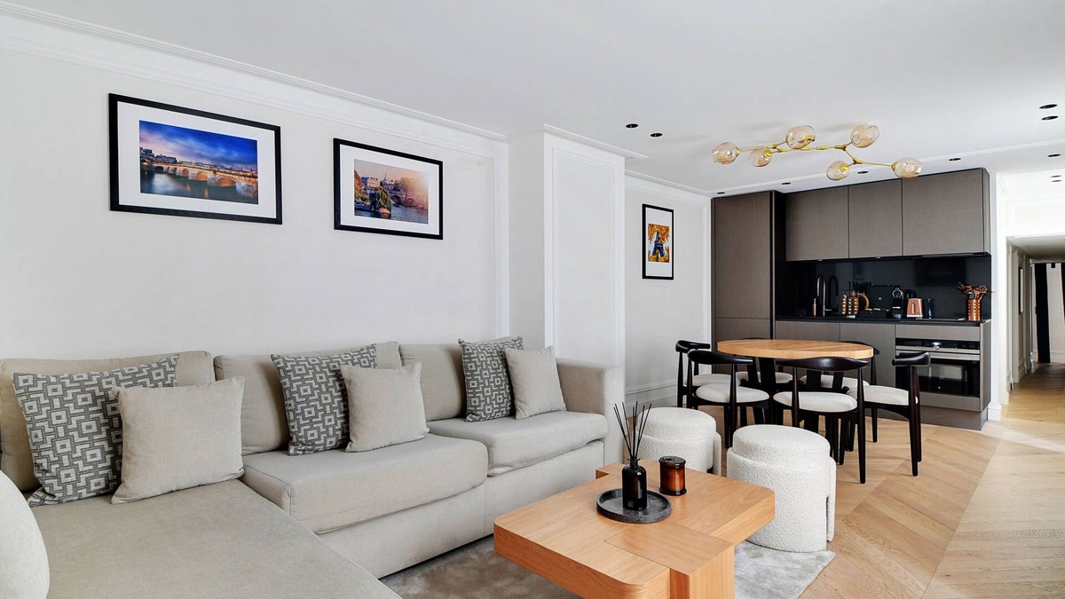 Saint-Germain-des-Pres Apartment | A Splendid 2BR/2BA with Services - Saint Germain