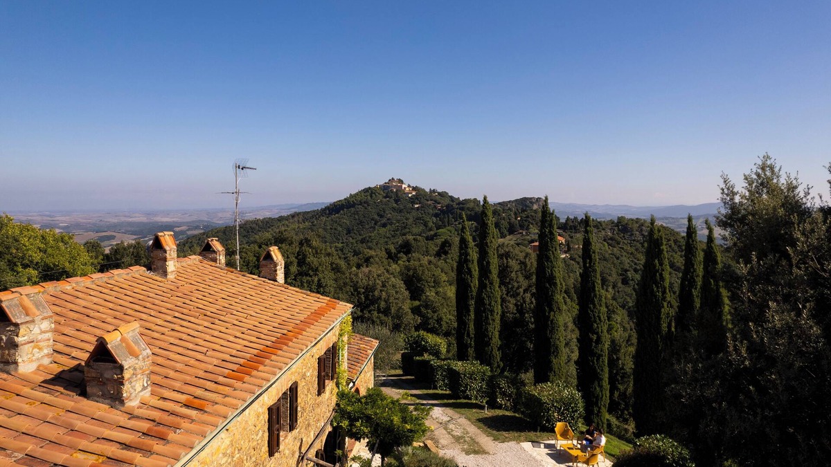 Micciano House | A stone farmhouse from 1850 with a pool for nature lovers