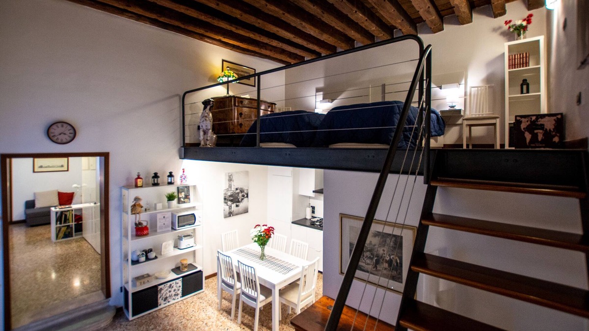 Historic Centre Apartment | A stone's throw from the Duomo