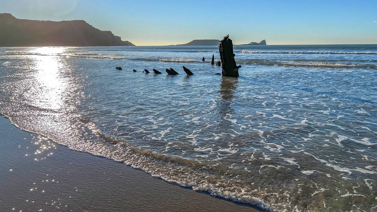 Crynant Cottage | A stone’s throw from the beach.