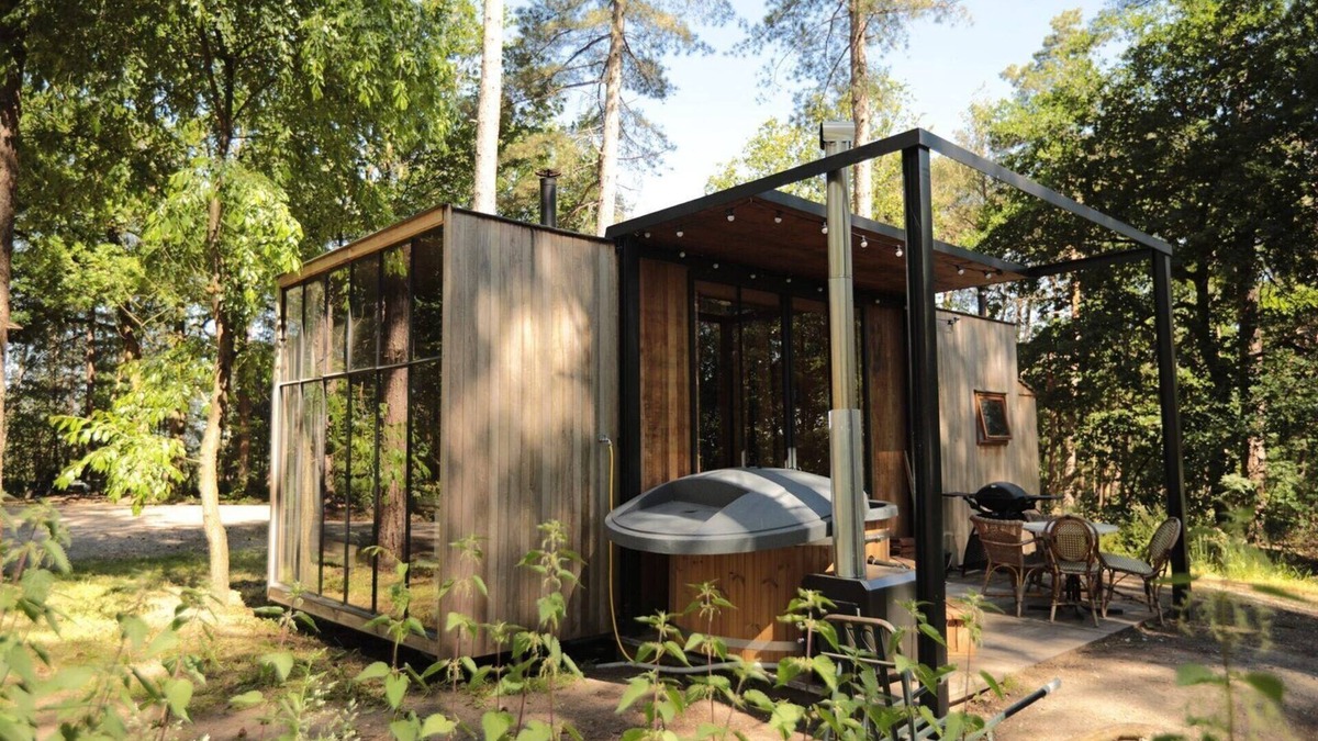 Maaseik House | A stress-free stay in this classic cabin with hottub