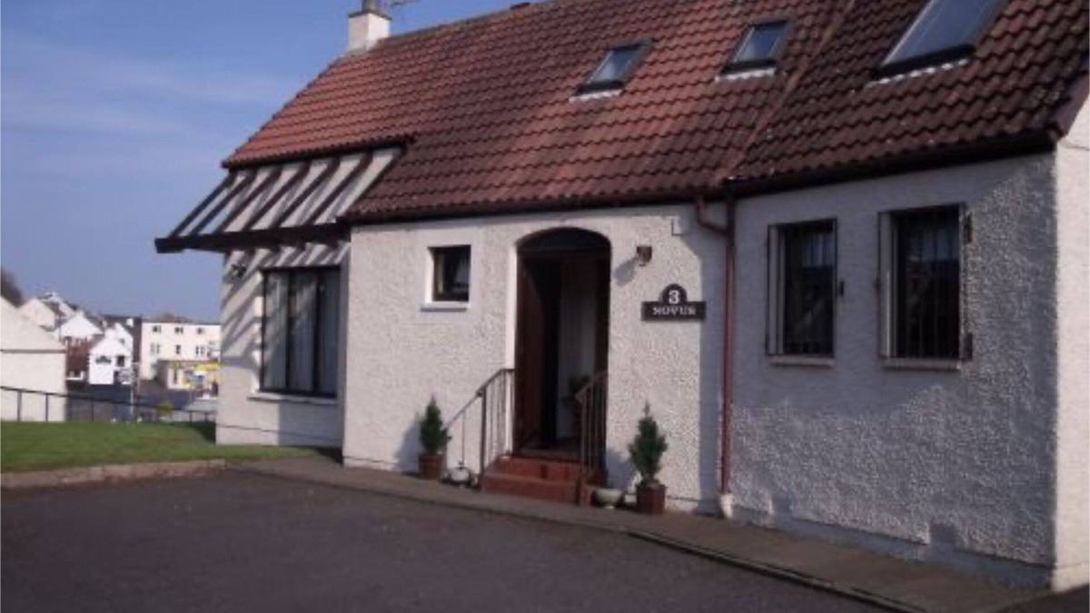 Lower Largo Cottage | A stunning 3 bedroomed house with a commanding view over the harbour of Lower Largo