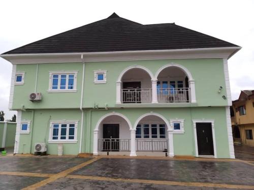 Okitipupa Apartment | A Stunning 3 Bedroom Apartment in Okitipupa -6 ppl