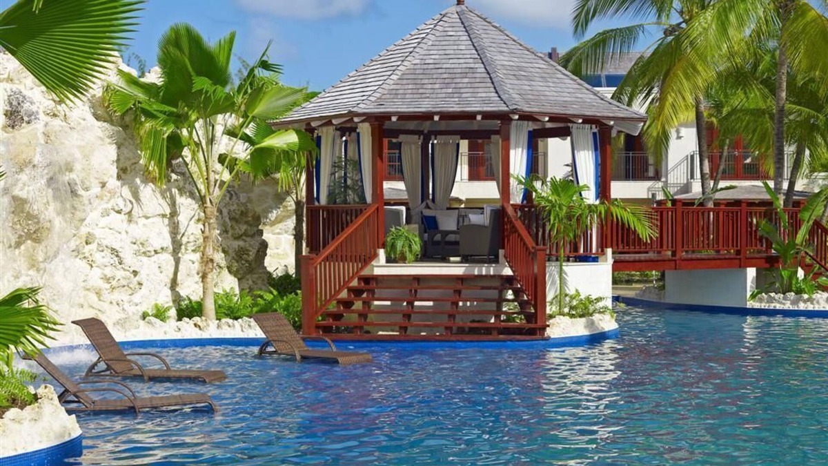 Gibbes Villa | A Stunning Property With A Breathtaking Communal Pool And Gazebo, Walk To Beach