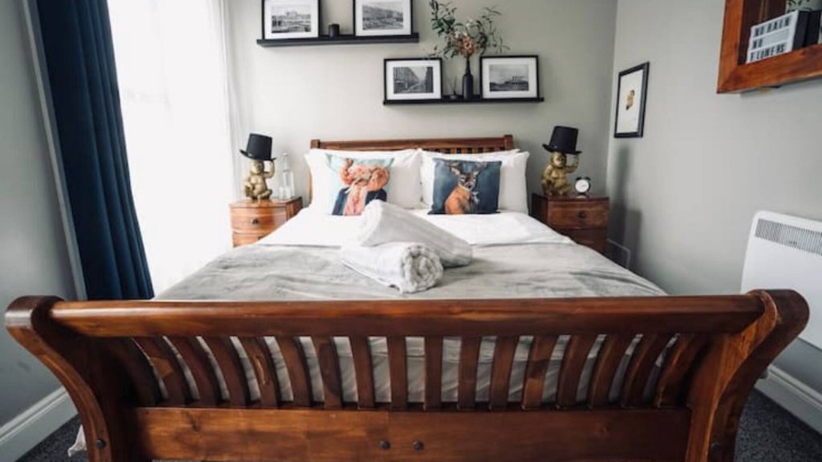Cobh Apartment | A Stylish 2 Bed Apartment in Cobh Town - Lux Stay