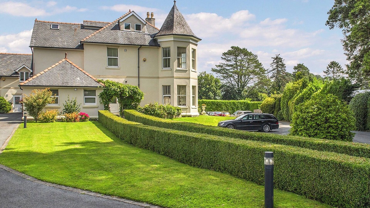 Trefriw Apartment | A stylish apartment in Trefriw, set in a grand Edwardian house.
