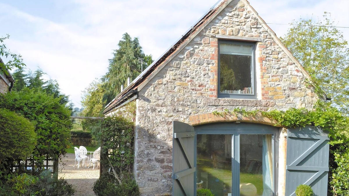 Wedmore Cottage | A stylish barn conversion offering high spec open plan accommodation.