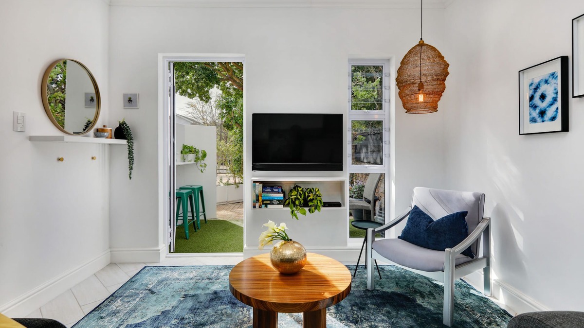 Pinelands Apartment | A stylish stay in a convenient location