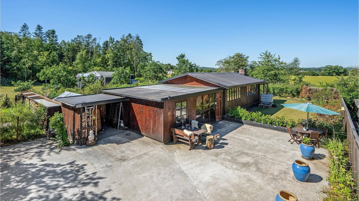 Ebdrup House | A summer house with hearty decoration and focus on coziness.