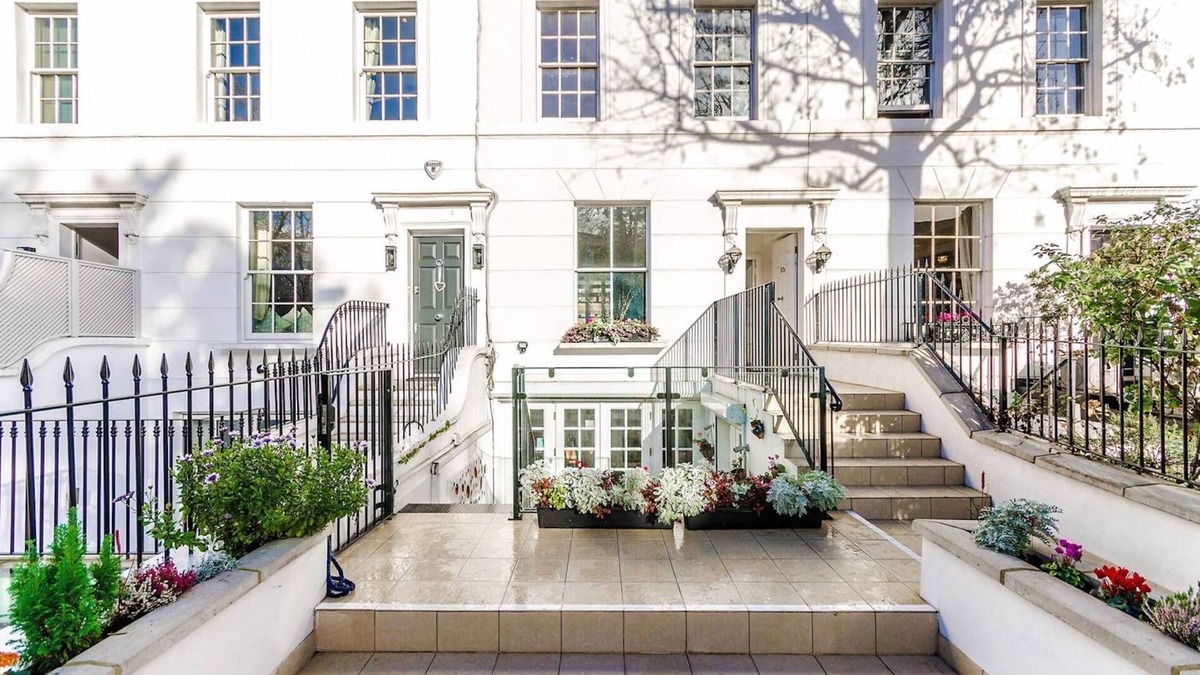 Brompton & Hans Town House | A sunny friendly smart 3 Bedroom Condo close to station , museums, restaurants