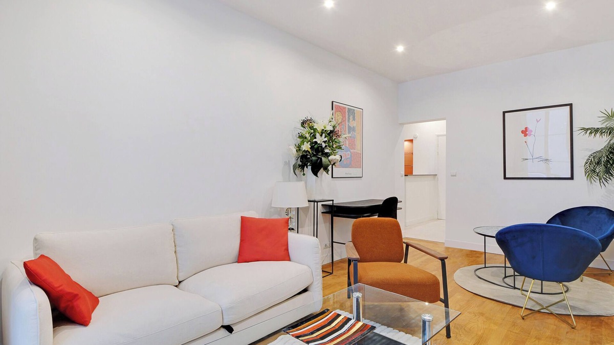 Saint-Thomas-d'Aquin Apartment | A Superb 1-BR in Saint-Germain-des-Près