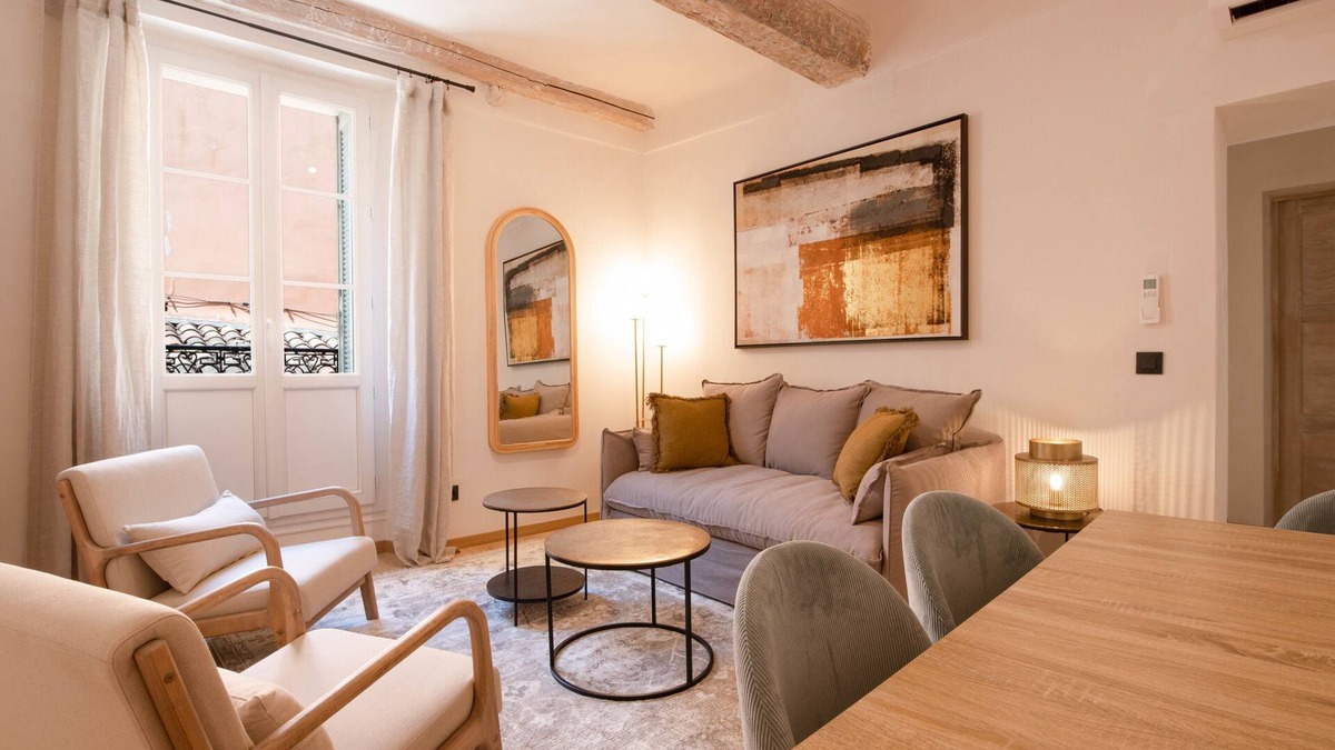 Old Town Apartment | A Superb 1-BR next to Senequier - Center of Saint-Tropez