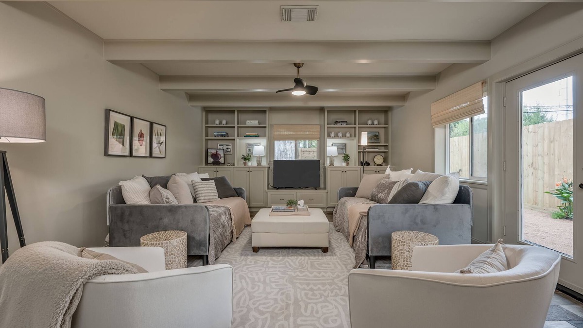 Garden Oaks House | A sweet cosy bungalow in the heart of Houston perfect for families & pets!