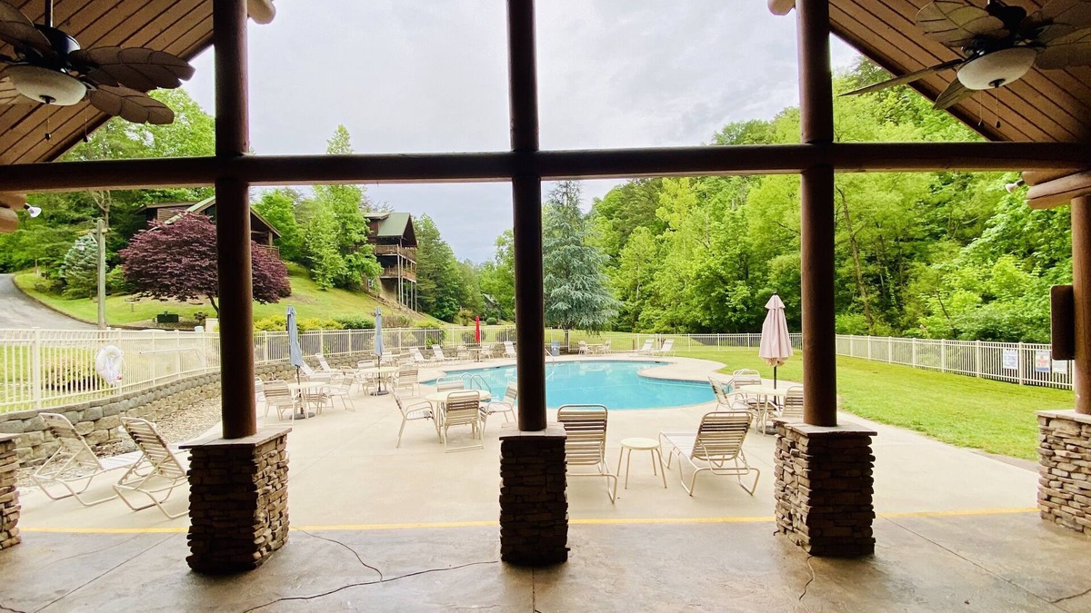 Pigeon Forge Cabin | A Sweet Treat for Couples & Small Families! Excellent LOCATION! Winter Deals!