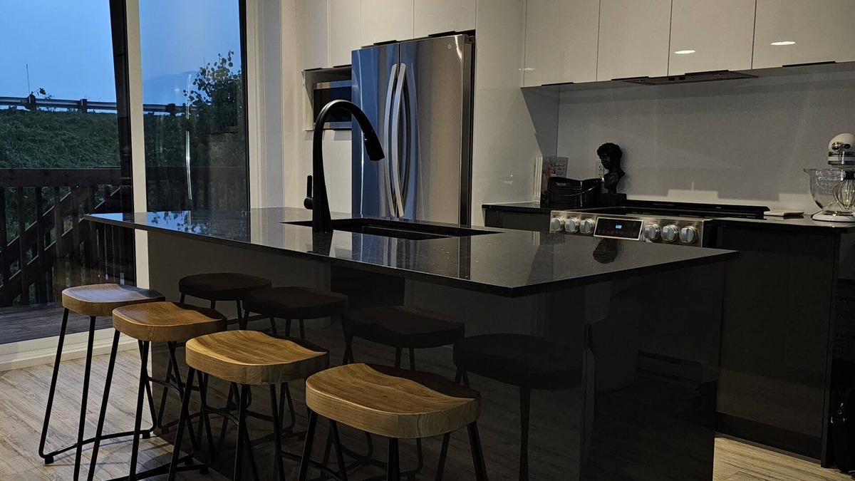 Sherbrooke House | A Symphony of Style & Luxury: Dive into Our Elite Townhouse!
