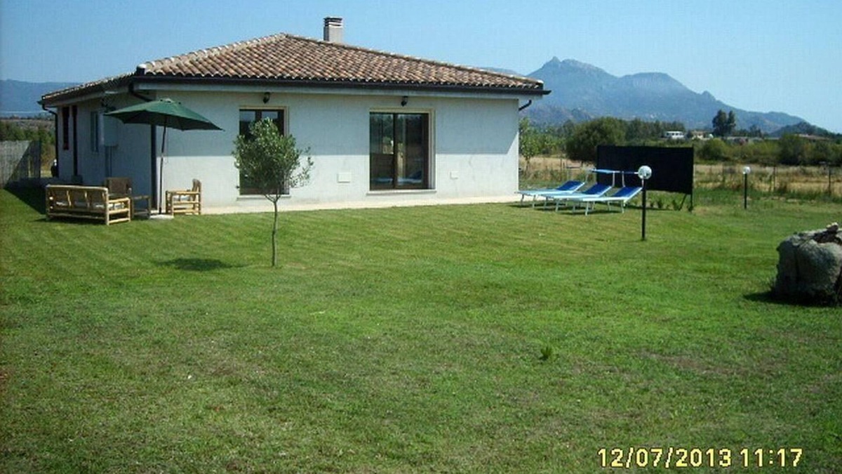Girasole Villa | A tasteful villa lain near the Lido di Orrì’s seashore.